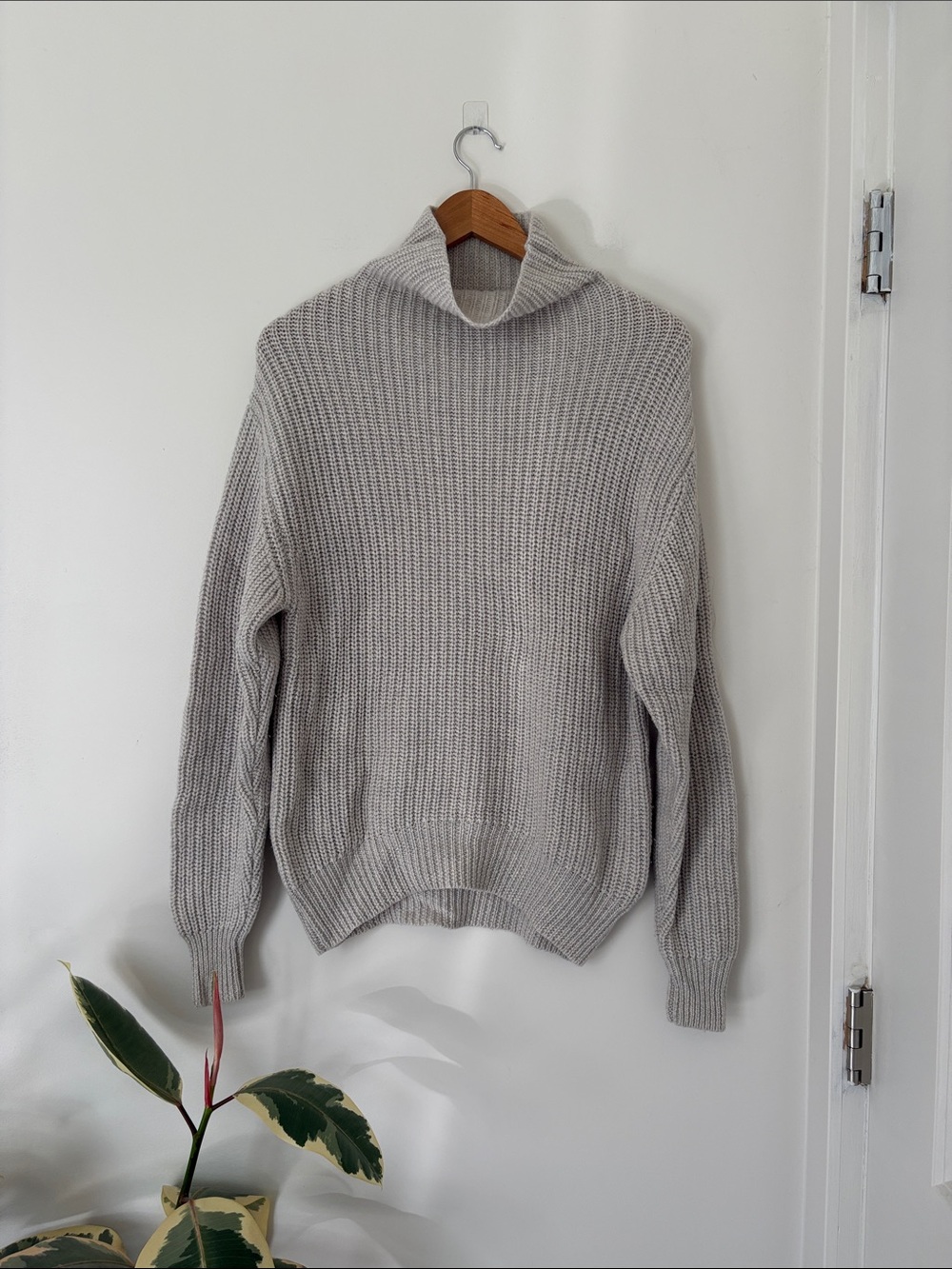 Wilfred Light Gray Ribbed Turtleneck Sweater